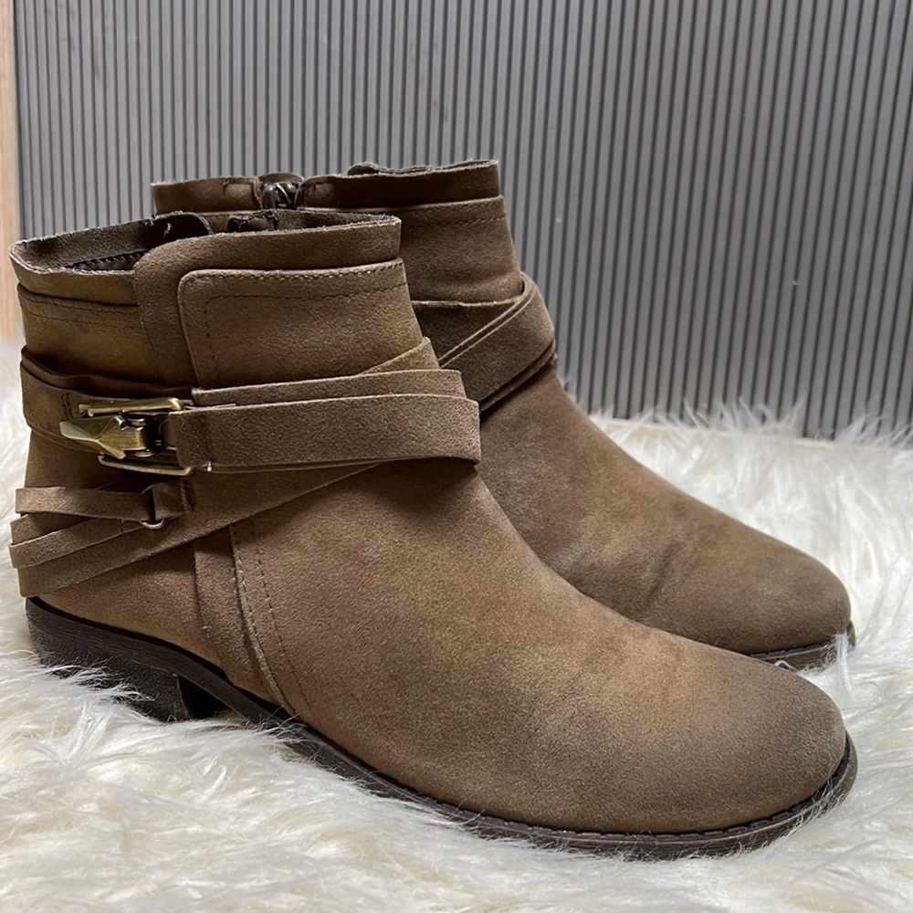 Fergalicious by Fergie ankle boots size 6.5
